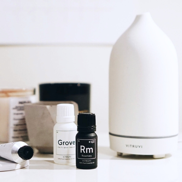 vitruvi Other - vitruvi porcelain diffuser in white